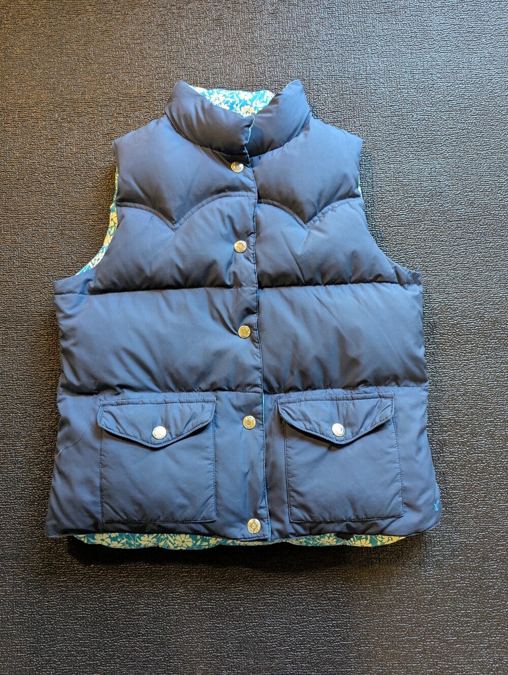 Reversible Vest - Picture 4 of 9
